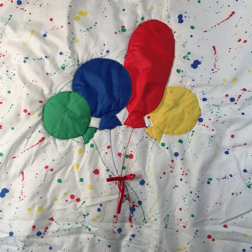 Vtg Baby Quilt 37x45‎ Blanket White Paint Splatter Balloon Applique Ruffle Trim